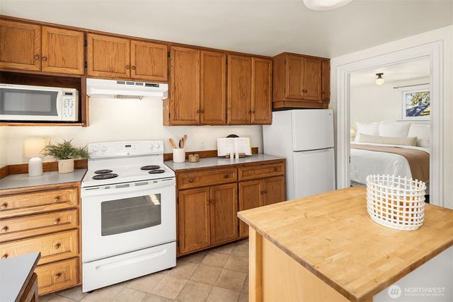 9213 25TH Avenue NE, Seattle, WA 98115