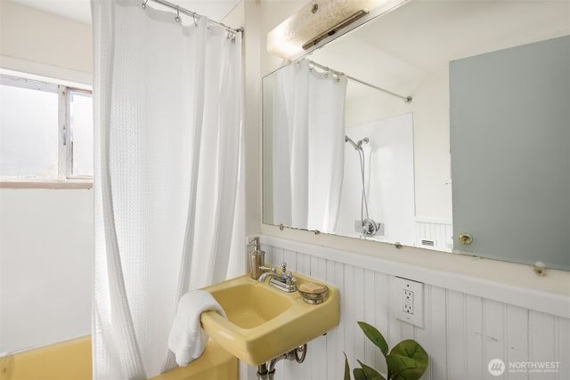 9213 25TH Avenue NE, Seattle, WA 98115