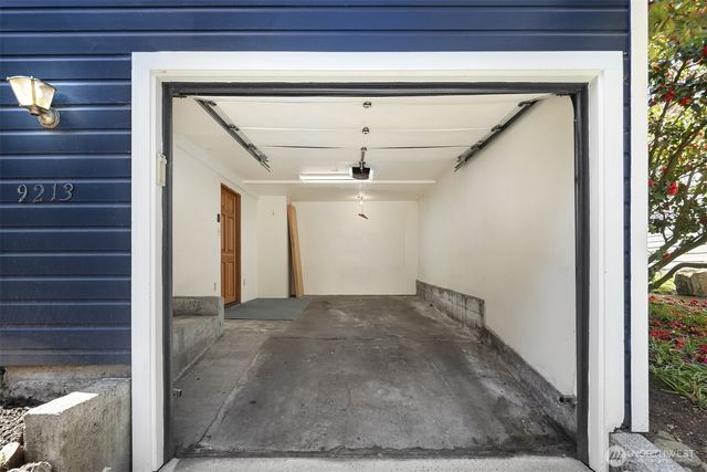 9213 25TH Avenue NE, Seattle, WA 98115