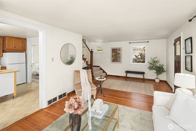 9213 25TH Avenue NE, Seattle, WA 98115