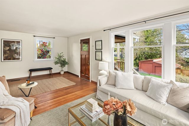 9213 25TH Avenue NE, Seattle, WA 98115