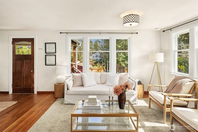 9213 25TH Avenue NE, Seattle, WA 98115