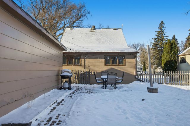 502 12th Street N, Moorhead, MN 56560