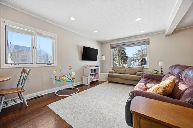 502 12th Street N, Moorhead, MN 56560