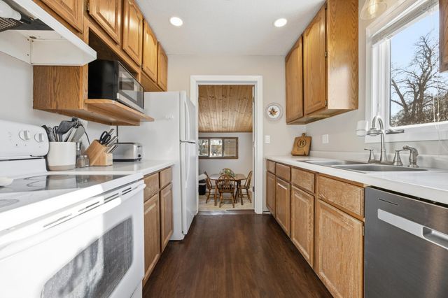 502 12th Street N, Moorhead, MN 56560