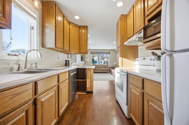 502 12th Street N, Moorhead, MN 56560