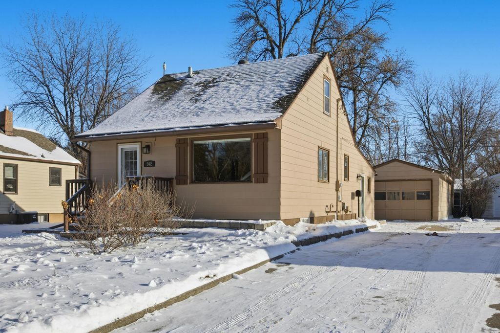 502 12th Street N, Moorhead, MN 56560