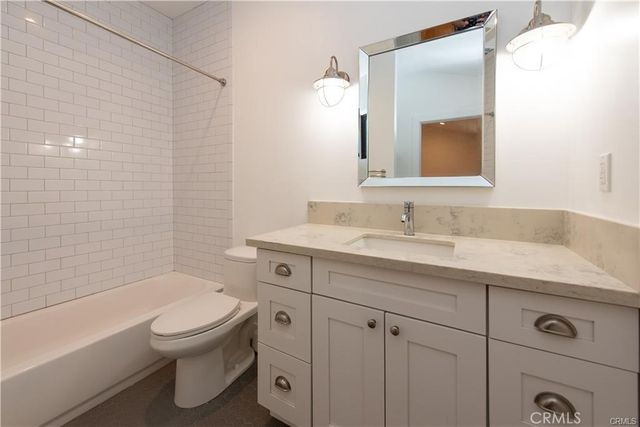 7900 Naylor, Los Angeles, CA 90045