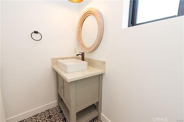 7900 Naylor, Los Angeles, CA 90045