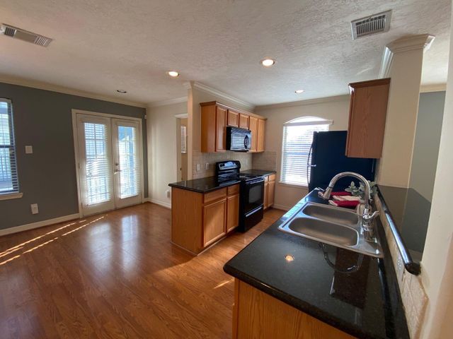 3710 Sherwood Lane 101, Houston, TX 77092