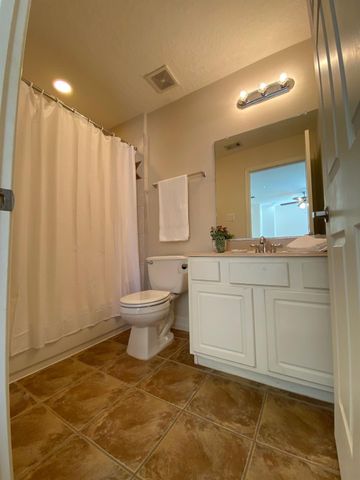 3710 Sherwood Lane 101, Houston, TX 77092