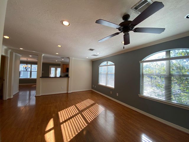 3710 Sherwood Lane 101, Houston, TX 77092
