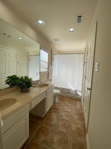 3710 Sherwood Lane 101, Houston, TX 77092