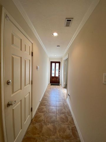 3710 Sherwood Lane 101, Houston, TX 77092