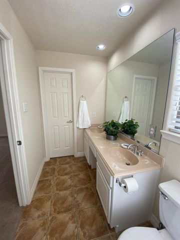 3710 Sherwood Lane 101, Houston, TX 77092