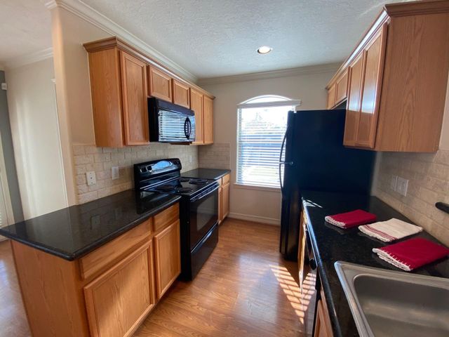 3710 Sherwood Lane 101, Houston, TX 77092