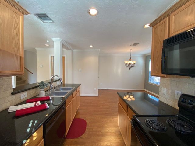 3710 Sherwood Lane 101, Houston, TX 77092