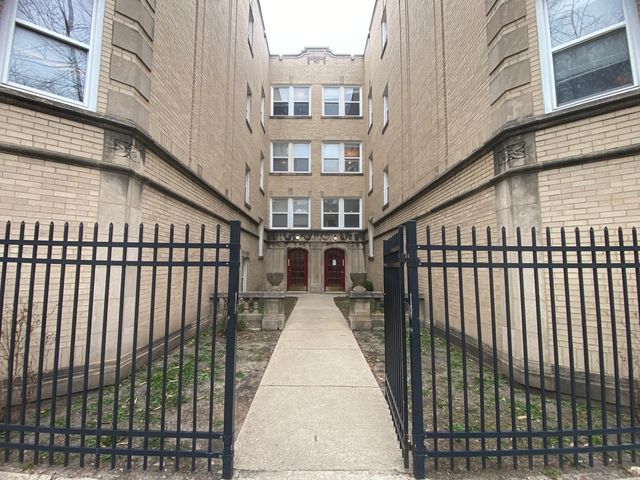 2320 W Rosemont Avenue 1, Chicago, IL 60659
