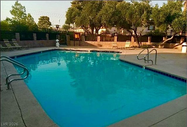 4338 Caliente Street 15, Las Vegas, NV 89119