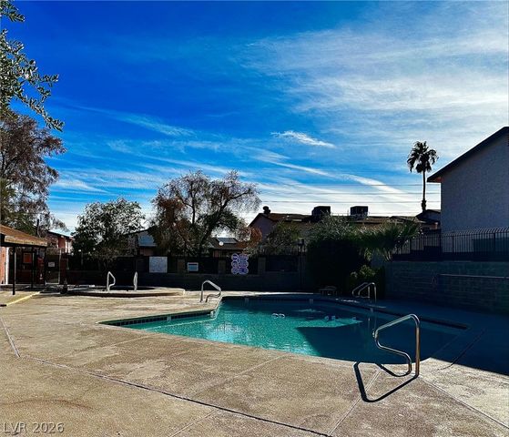 4338 Caliente Street 15, Las Vegas, NV 89119