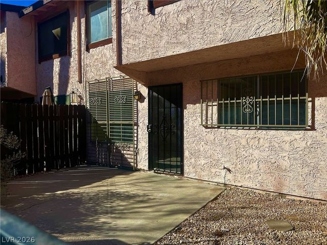 4338 Caliente Street 15, Las Vegas, NV 89119
