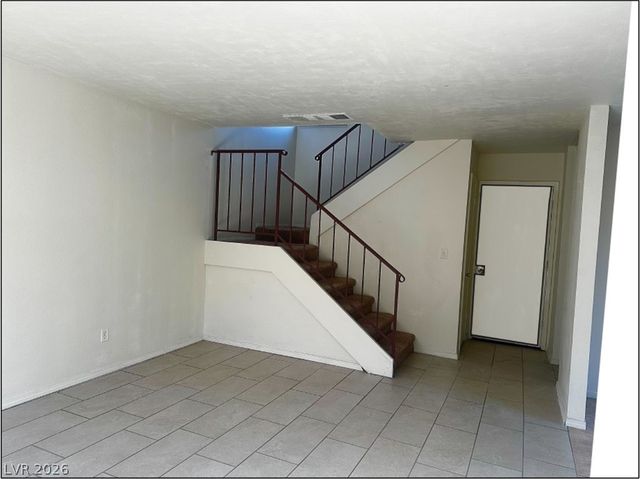 4338 Caliente Street 15, Las Vegas, NV 89119