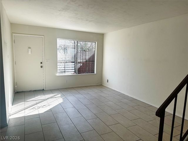 4338 Caliente Street 15, Las Vegas, NV 89119