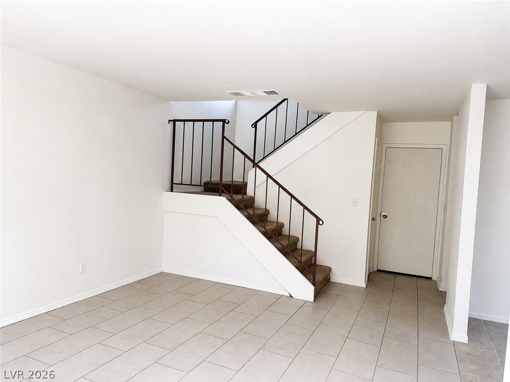 4338 Caliente Street 15, Las Vegas, NV 89119 — photo 3