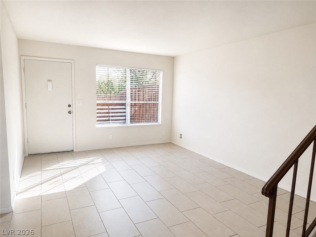 4338 Caliente Street 15, Las Vegas, NV 89119 — photo 4