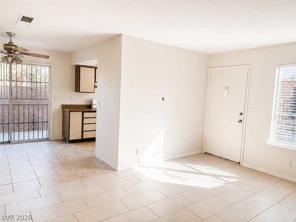 4338 Caliente Street 15, Las Vegas, NV 89119 — photo 5