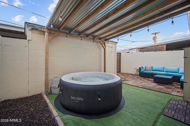 1403 N 44TH Street, Phoenix, AZ 85008