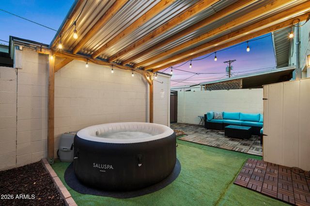 1403 N 44TH Street, Phoenix, AZ 85008