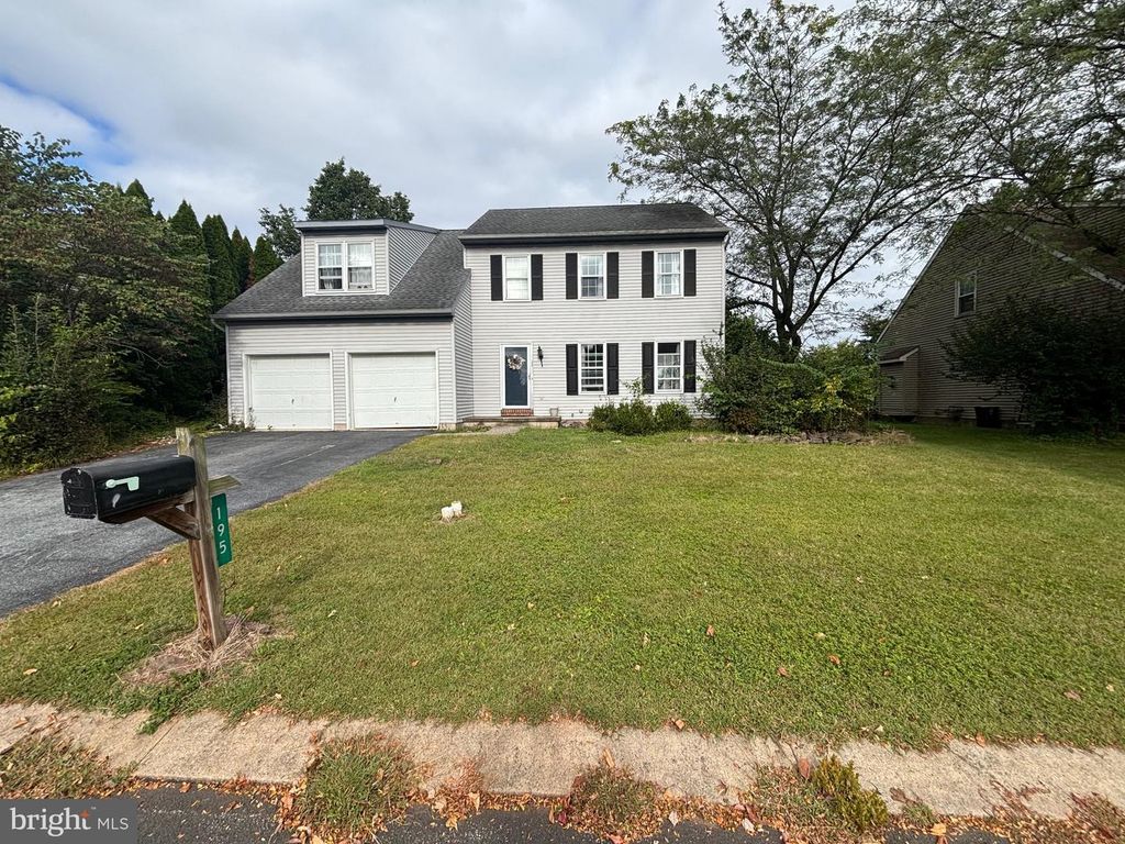 195 VILLAGE SPRING LN, Reinholds, PA 17569
