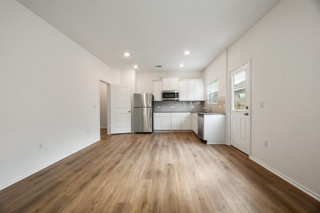 10713 Steinbeck DR, Austin, TX 78747