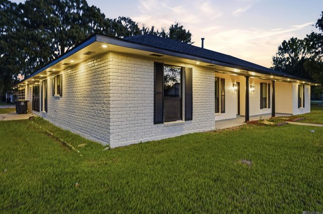 5613 S Allegheny Ct, Baton Rouge, LA 70817