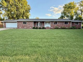 1001 SE Main Street, Gravette, AR 72736