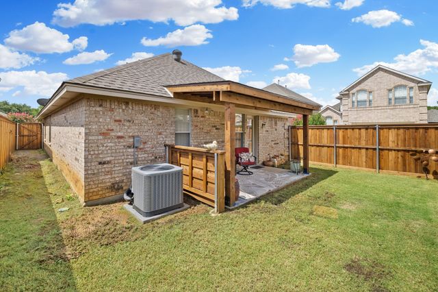 501 Saddle Drive, Euless, TX 76039