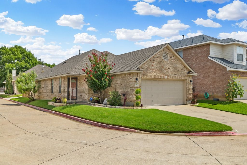 501 Saddle Drive, Euless, TX 76039