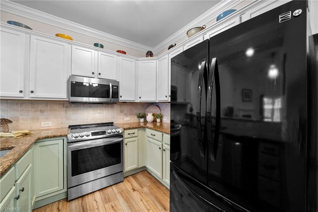 102 Sweetwater Court, Clemmons, NC 27012