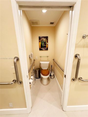 610 Misty Oaks Lane, Pompano Beach, FL 33069
