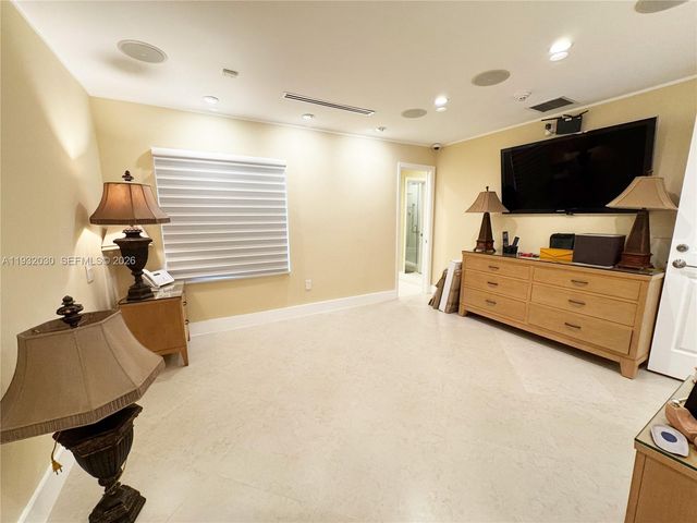 610 Misty Oaks Lane, Pompano Beach, FL 33069