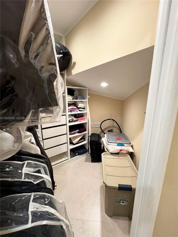 610 Misty Oaks Lane, Pompano Beach, FL 33069