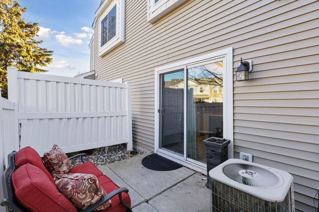 319 Wilderness Drive, Chaska, MN 55318