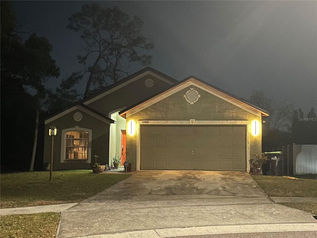 Image 1 of property listing at 5501 CHATHAM WOODS COURT, Orlando, FL 32808