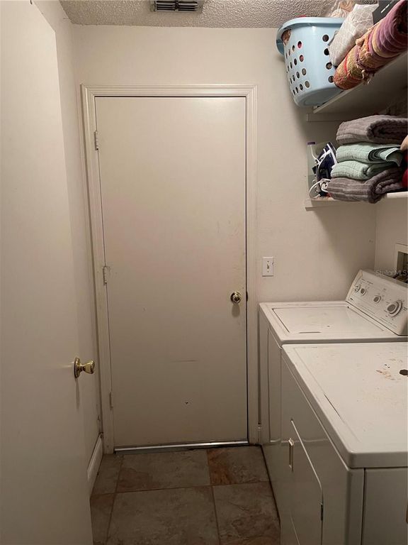 Image 12 of property listing at 5501 CHATHAM WOODS COURT, Orlando, FL 32808