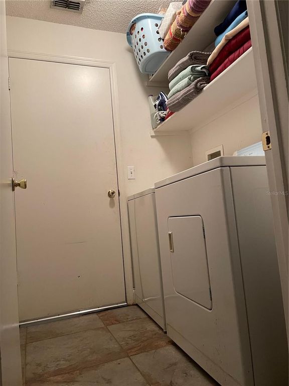 Image 13 of property listing at 5501 CHATHAM WOODS COURT, Orlando, FL 32808