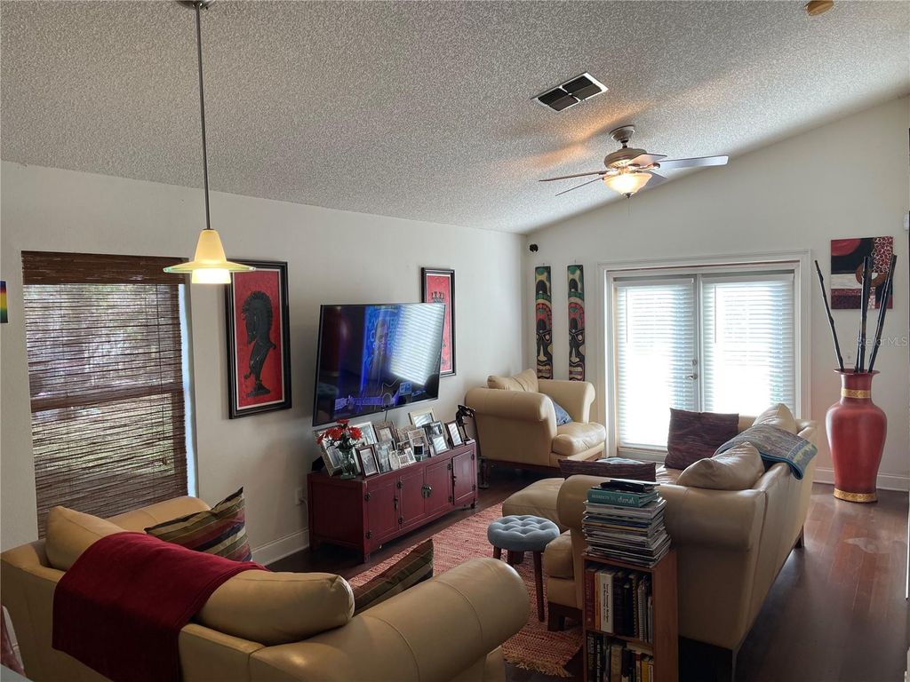 Image 3 of property listing at 5501 CHATHAM WOODS COURT, Orlando, FL 32808