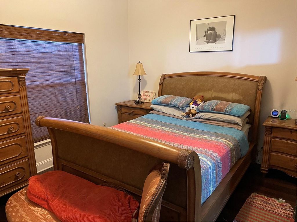 Image 7 of property listing at 5501 CHATHAM WOODS COURT, Orlando, FL 32808