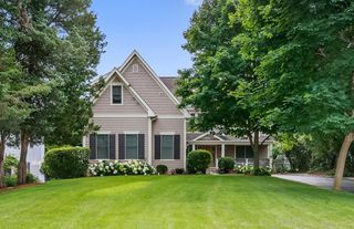 141 Walnut Street, Libertyville, IL 60048
