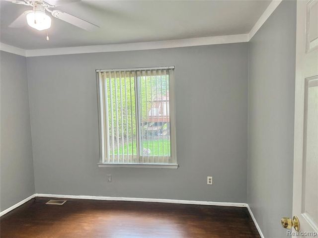 27334 Perry Street, Roseville, MI 48066